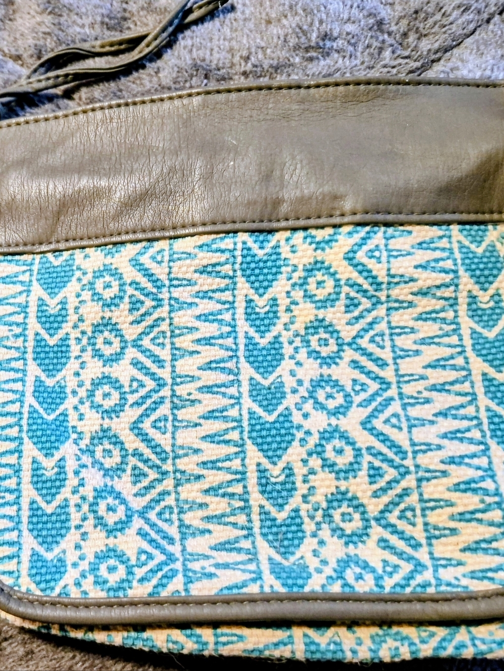 New Boho W/ Tags "T-Shirt & Jeans" Brand Multi Color Crossbody Purse W/Tassels - Picture 2 of 11